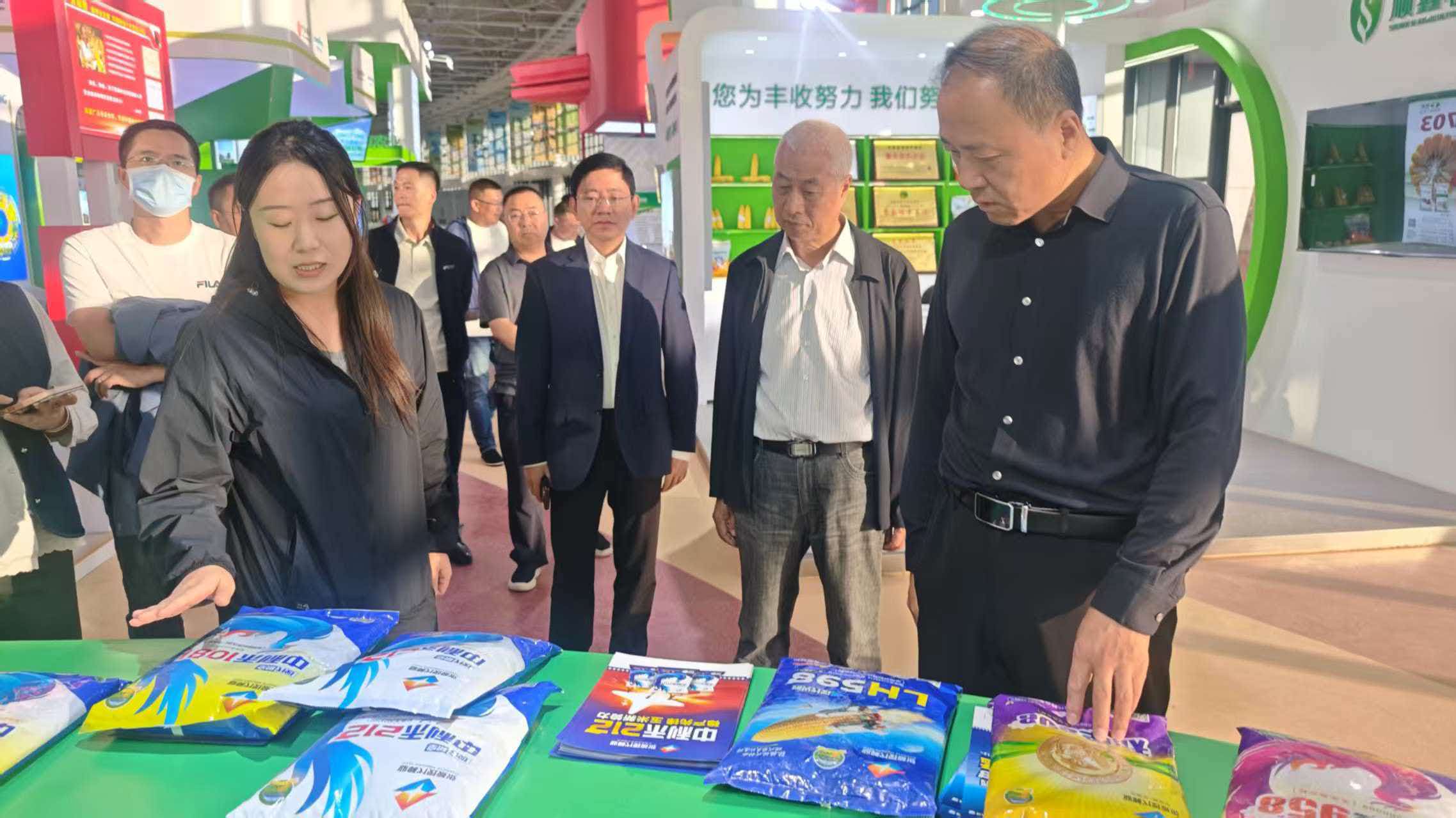 甘肃局携手省快递协会赴张掖市开展“快...